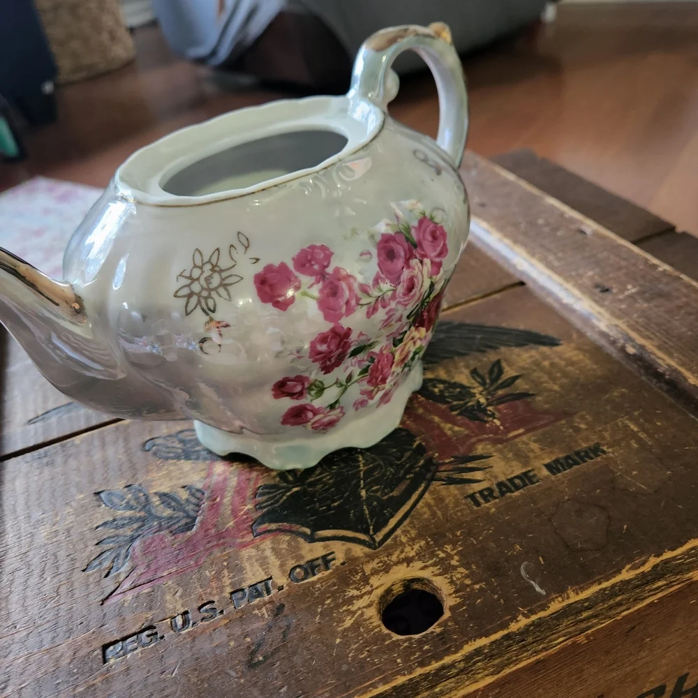 Vintage Mid-century Japanese Porcelain musical teapot. Gold Trimmed